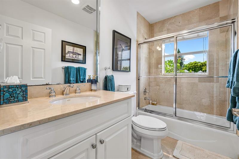 Image 26 of 38 For 4331 Tradewinds Ave  B