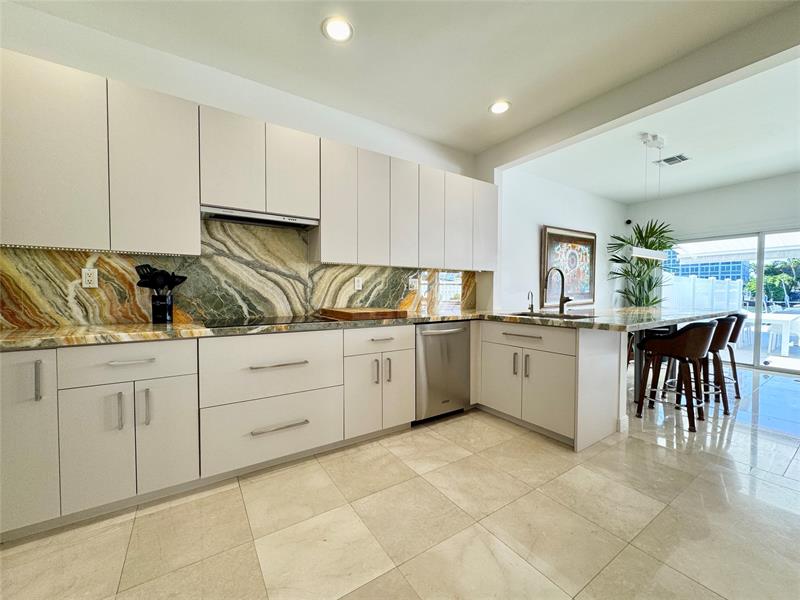 Image 7 of 38 For 4331 Tradewinds Ave  B