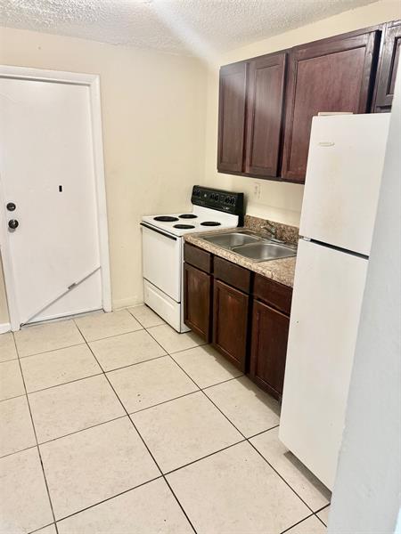 Image 3 of 5 For 2770 14th Ct  1b