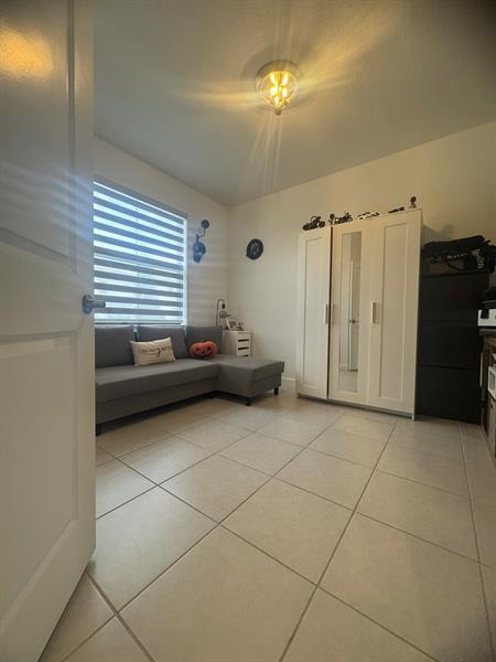 Image 16 of 38 For 23513 127th Pl
