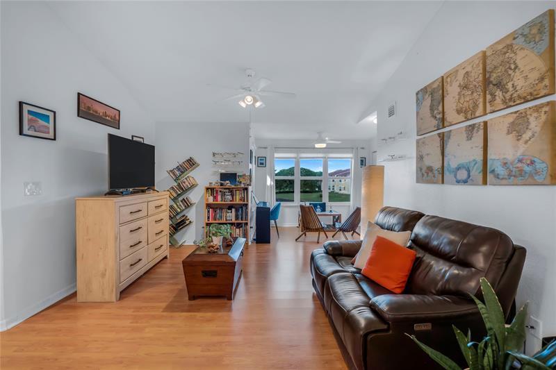 Image 6 of 25 For 731 Vista Isles Dr  1527