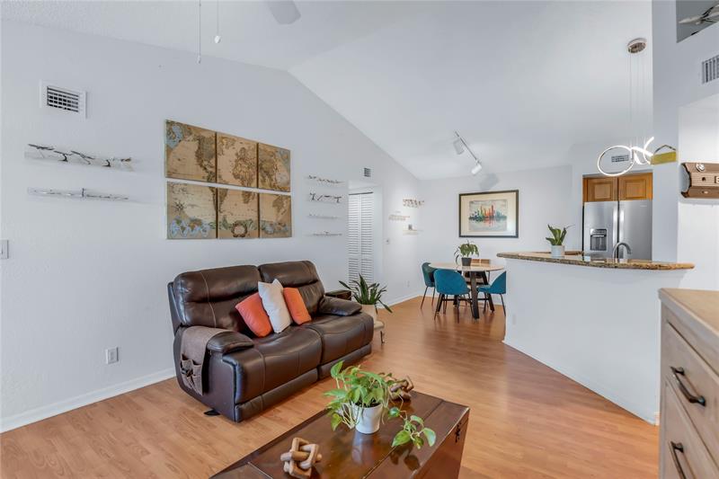 Image 9 of 25 For 731 Vista Isles Dr  1527