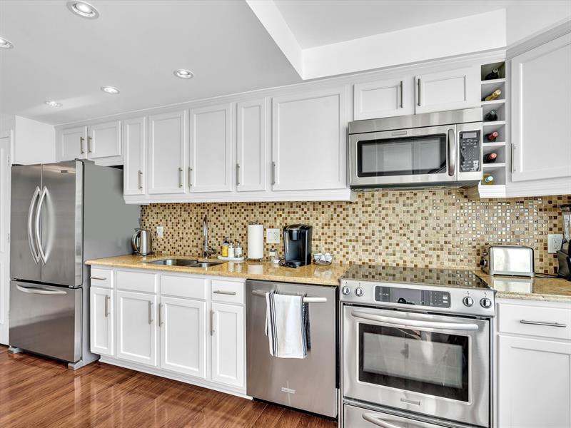 Image 10 of 85 For 4300 Ocean Blvd  19l