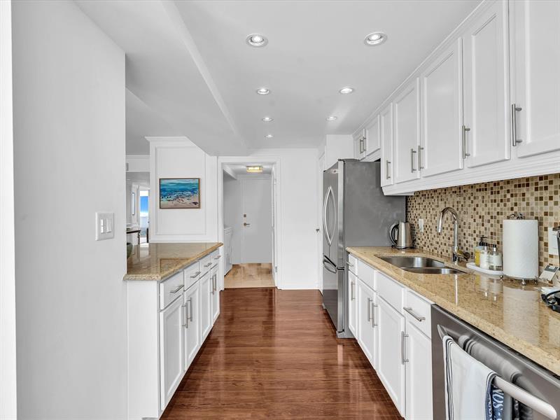 Image 11 of 85 For 4300 Ocean Blvd  19l