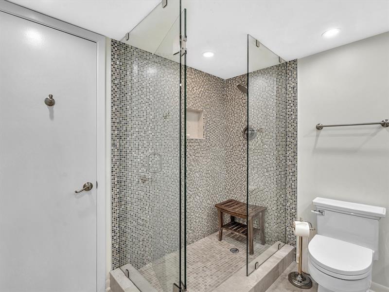 Image 28 of 85 For 4300 Ocean Blvd  19l