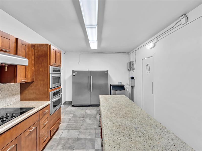 Image 53 of 85 For 4300 Ocean Blvd  19l