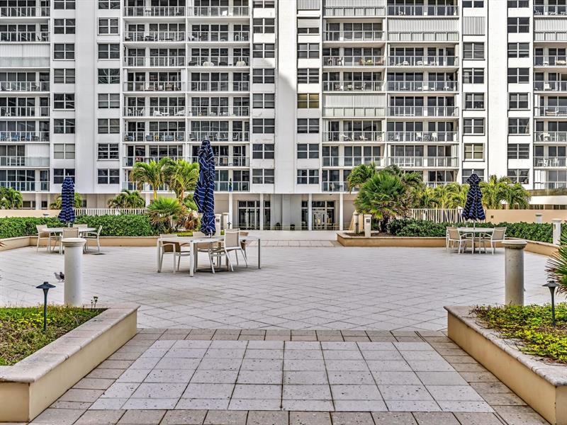 Image 57 of 85 For 4300 Ocean Blvd  19l