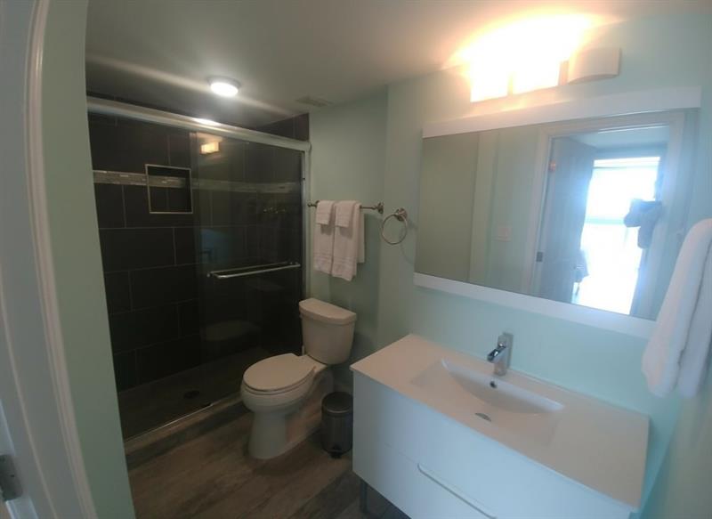 Image 4 of 8 For 2655 Collins Av  602