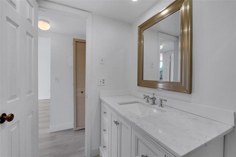 Image 10 of 38 For 301 Croton Ave  302