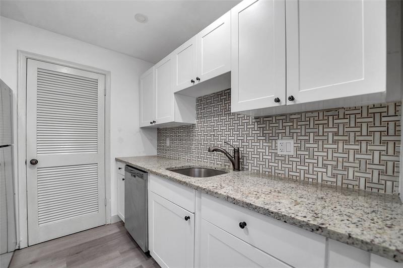 Image 13 of 38 For 301 Croton Ave  302