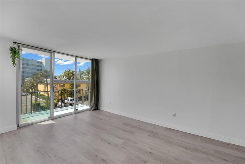 Image 24 of 38 For 301 Croton Ave  302