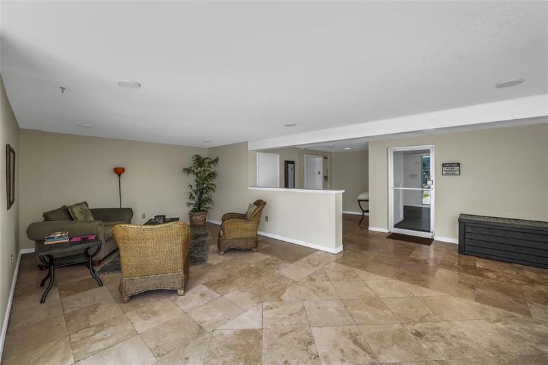 Image 36 of 38 For 301 Croton Ave  302