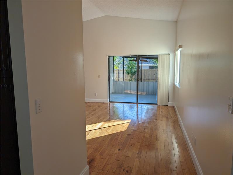 Image 6 of 26 For 707 3rd Ave  