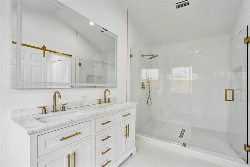 Image 33 of 62 For 340 Oregon Ln