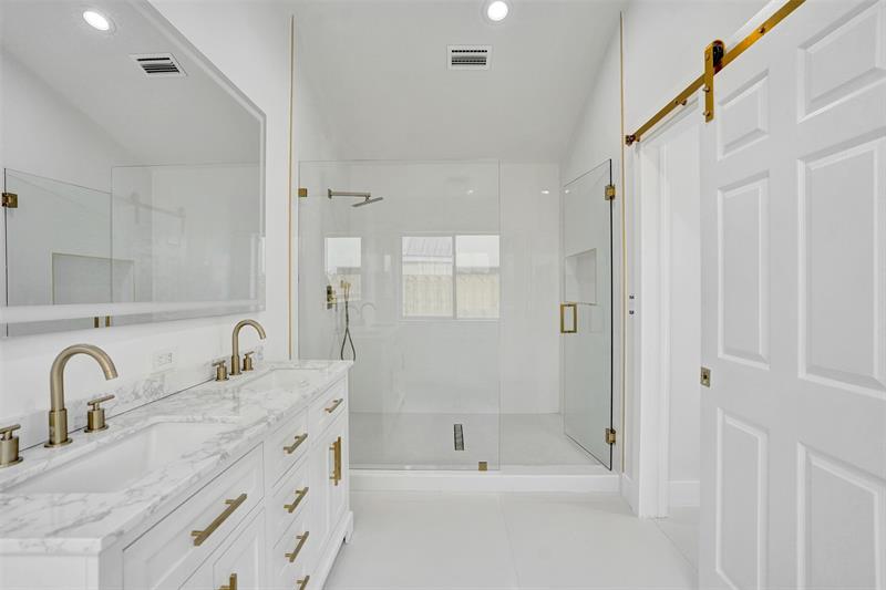 Image 34 of 62 For 340 Oregon Ln