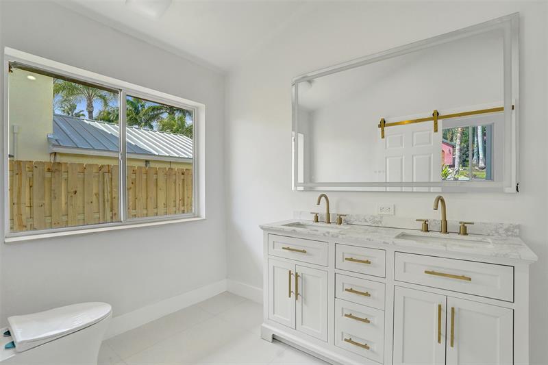 Image 35 of 62 For 340 Oregon Ln