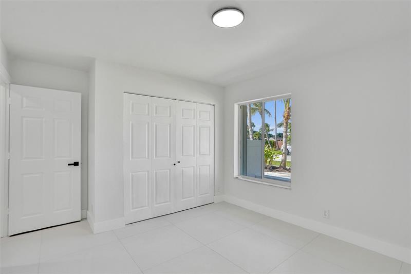 Image 40 of 62 For 340 Oregon Ln