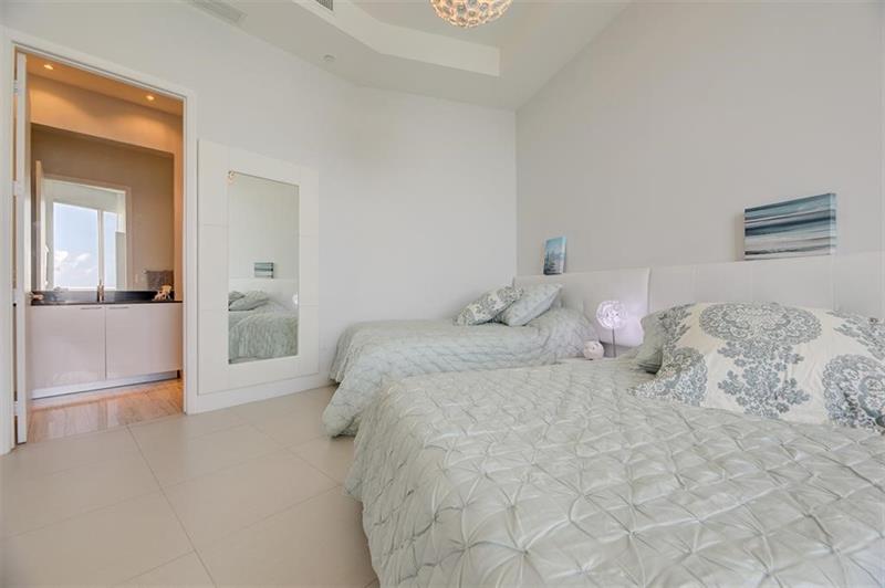 Image 11 of 30 For 15901 Collins Ave  Ph4303