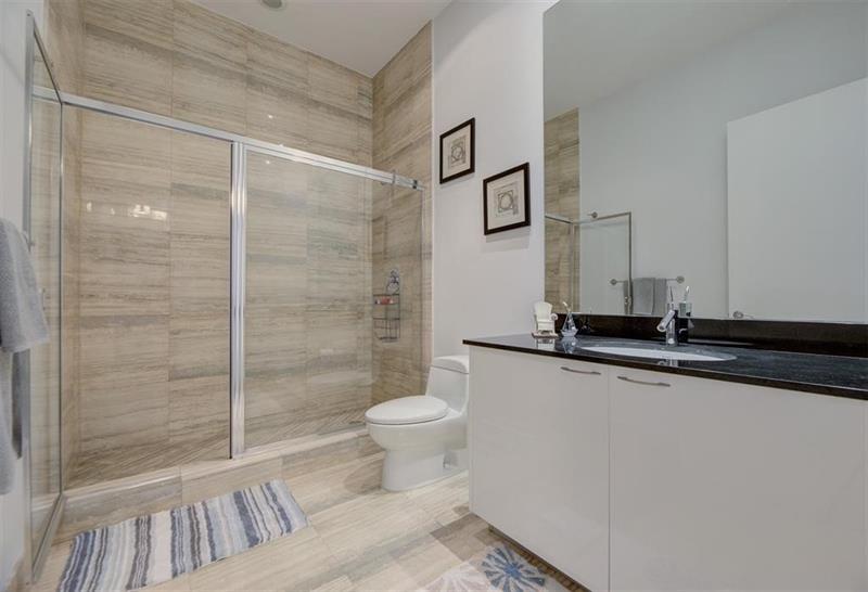 Image 16 of 30 For 15901 Collins Ave  Ph4303