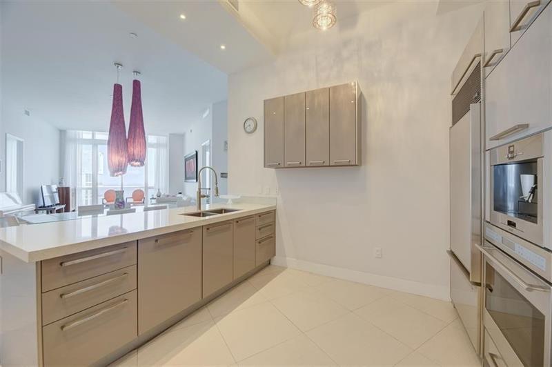 Image 19 of 30 For 15901 Collins Ave  Ph4303