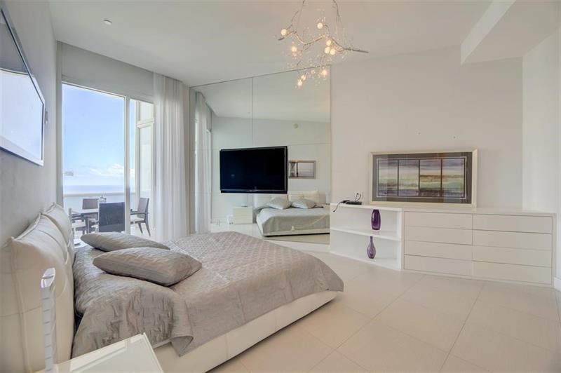 Image 5 of 30 For 15901 Collins Ave  Ph4303