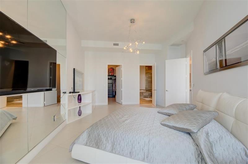 Image 6 of 30 For 15901 Collins Ave  Ph4303