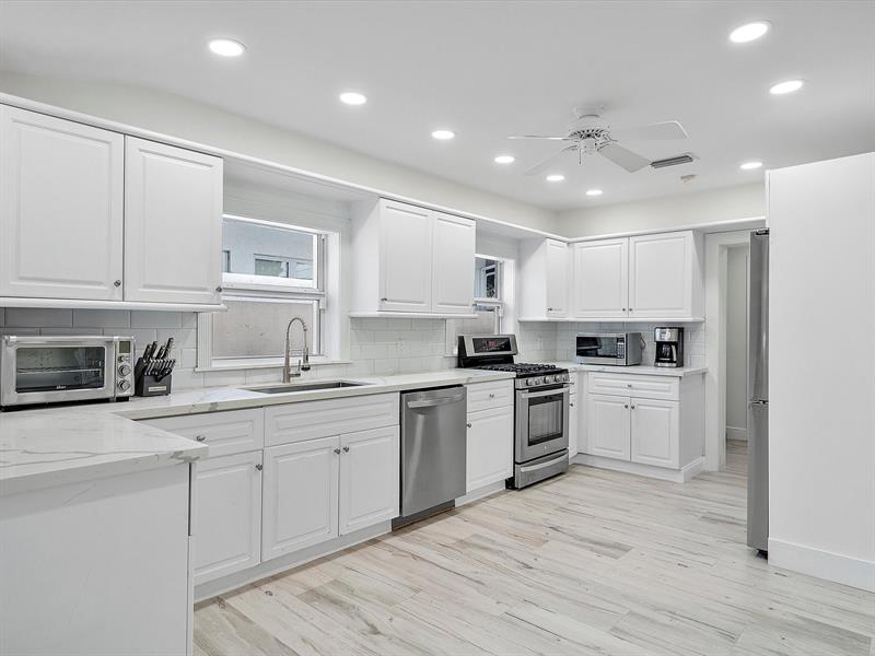 Image 13 of 44 For 411 Poinciana