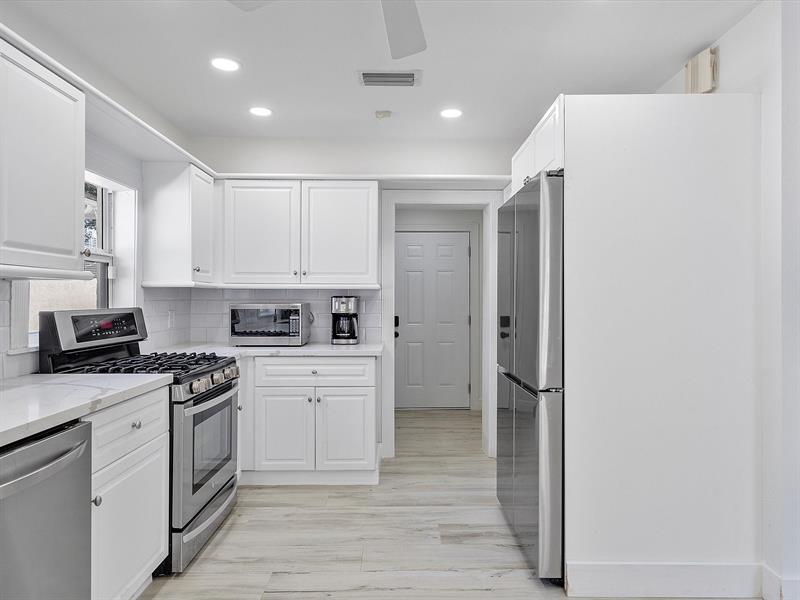 Image 14 of 44 For 411 Poinciana