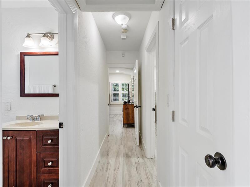 Image 33 of 44 For 411 Poinciana