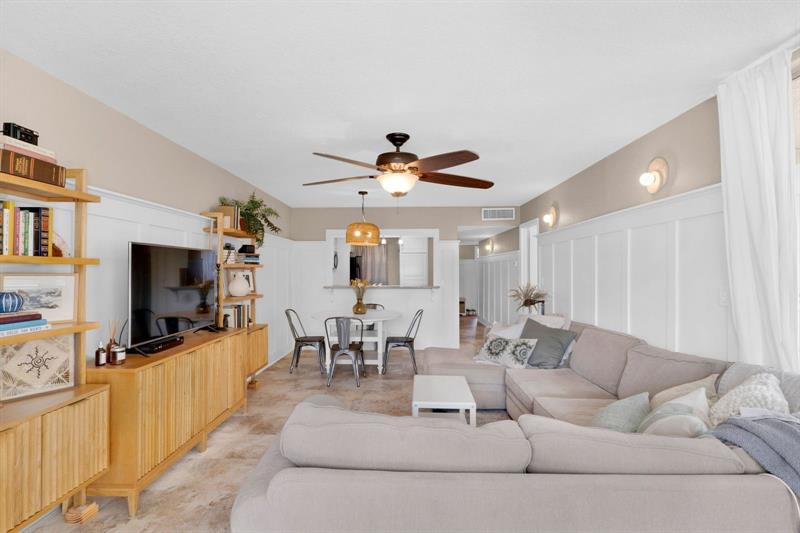 Image 4 of 14 For 9330 Lagoon Pl  209