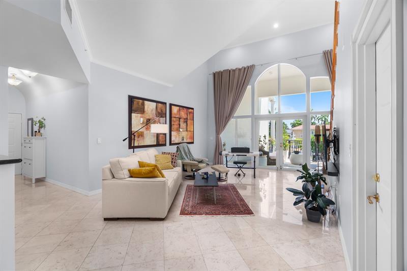 Image 13 of 31 For 70 Isle Of Venice Dr  203