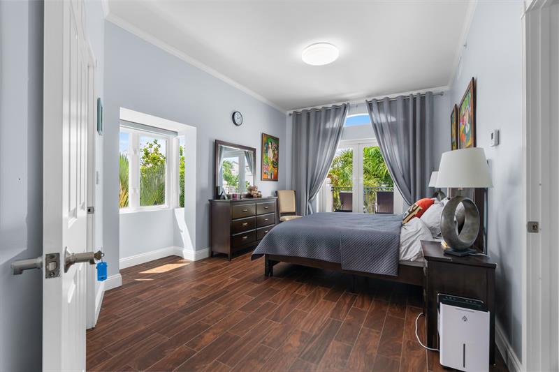 Image 16 of 31 For 70 Isle Of Venice Dr  203