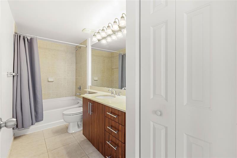 Image 18 of 31 For 2421 65th St  318