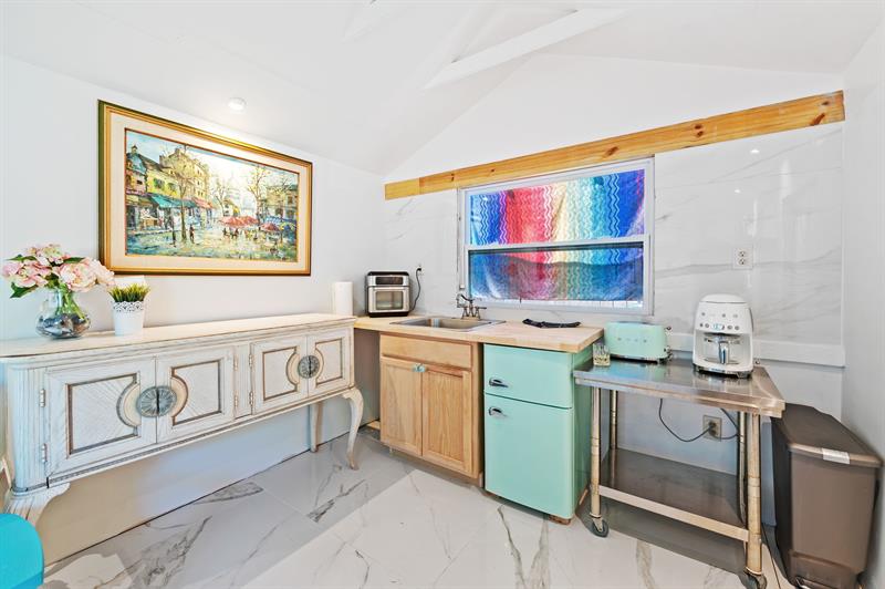 Image 25 of 44 For 709 Omar Rd  