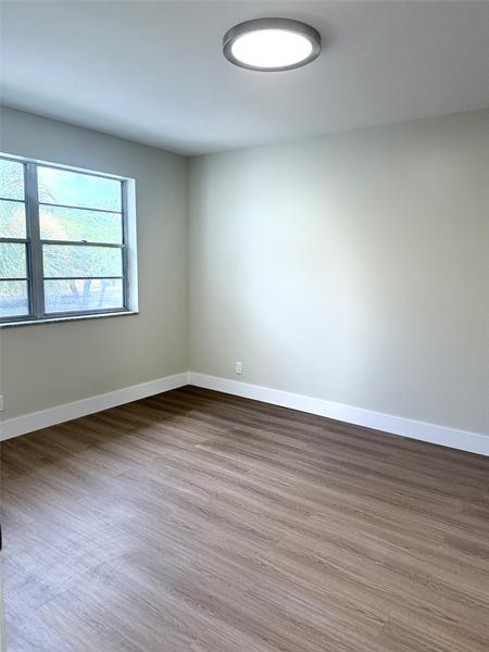 Image 10 of 13 For 2720 Forest Hills Blvd  204