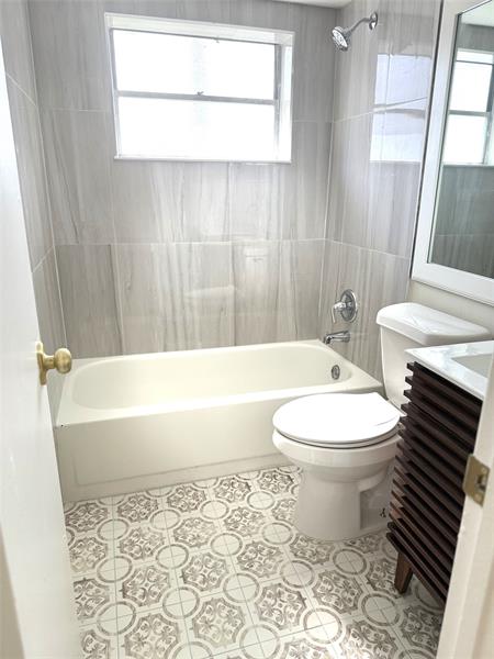 Image 12 of 13 For 2720 Forest Hills Blvd  204