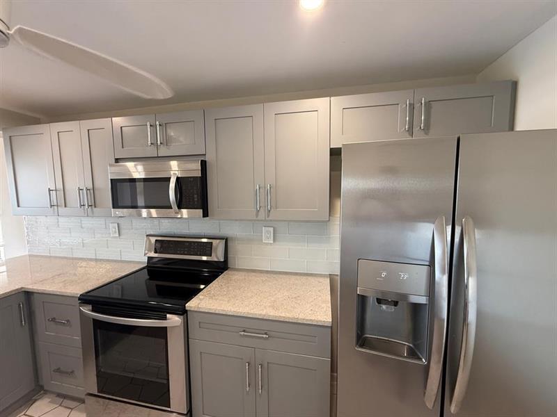 Image 4 of 10 For 9 Royal Palm Way  6040