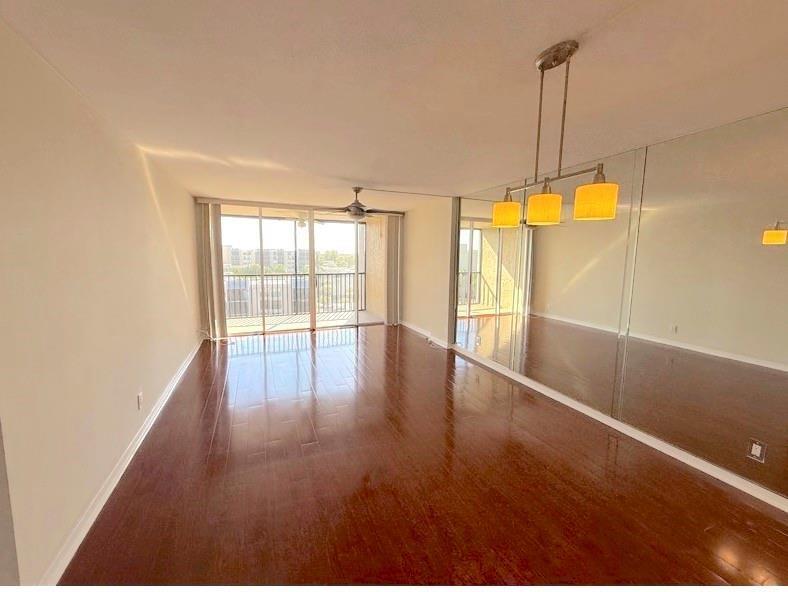 Image 5 of 10 For 9 Royal Palm Way  6040