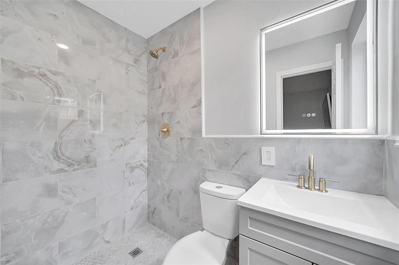 Image 22 of 40 For 4710 43rd Ave