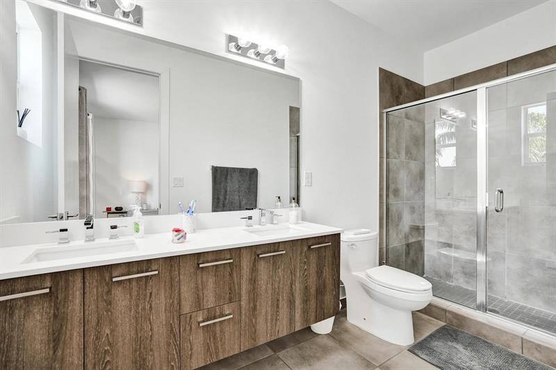 Image 16 of 35 For 480 35th Ct  2