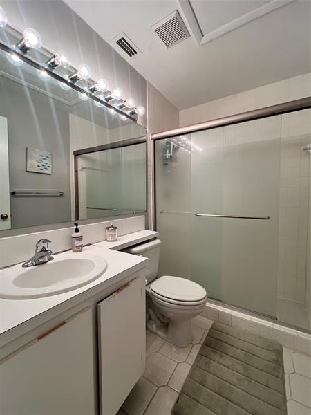 Image 10 of 15 For 1027 Green Pine Blvd  C