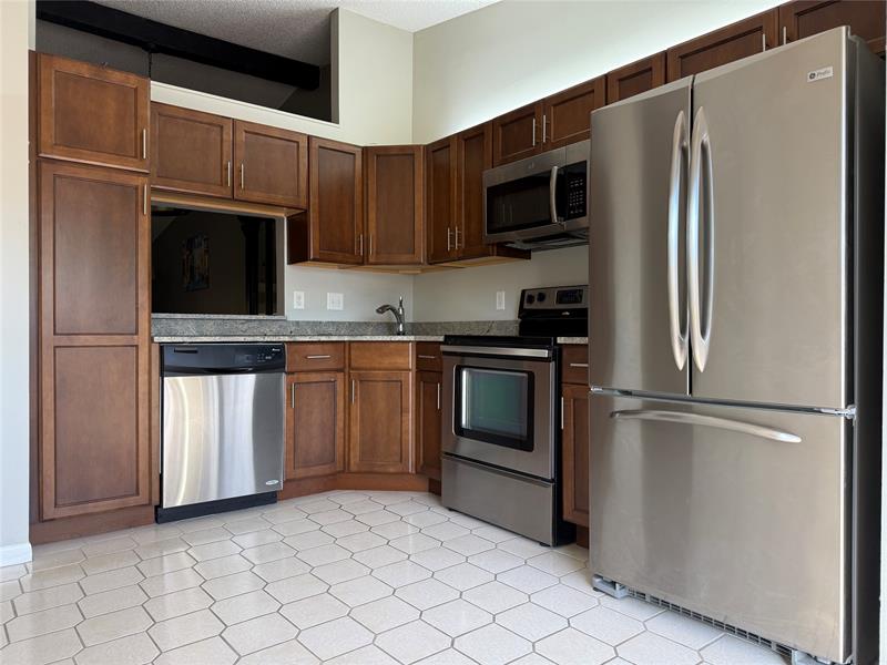 Image 4 of 15 For 1027 Green Pine Blvd  C