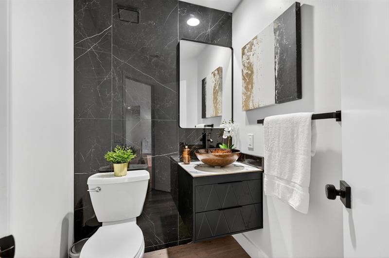 Image 34 of 83 For 1240 Fairfax Ct