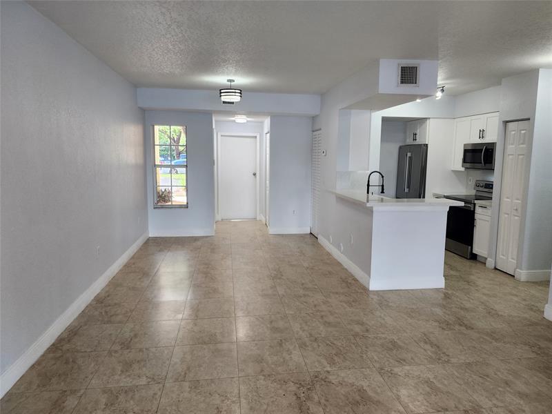 Image 11 of 52 For 2549 Centergate Drive  102