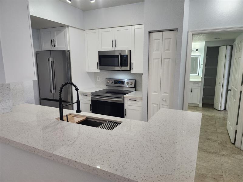 Image 6 of 52 For 2549 Centergate Drive  102