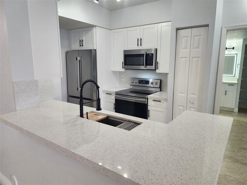 Image 7 of 52 For 2549 Centergate Drive  102