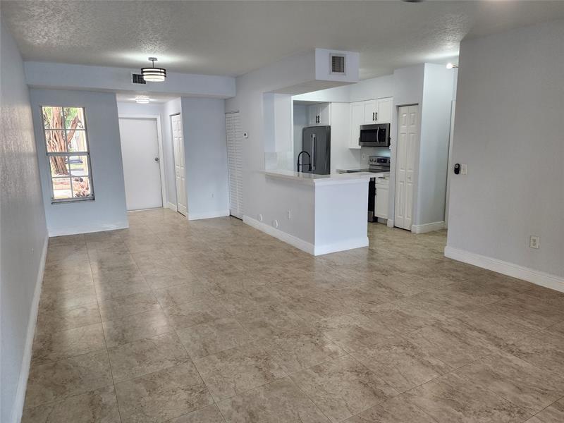 Image 8 of 52 For 2549 Centergate Drive  102