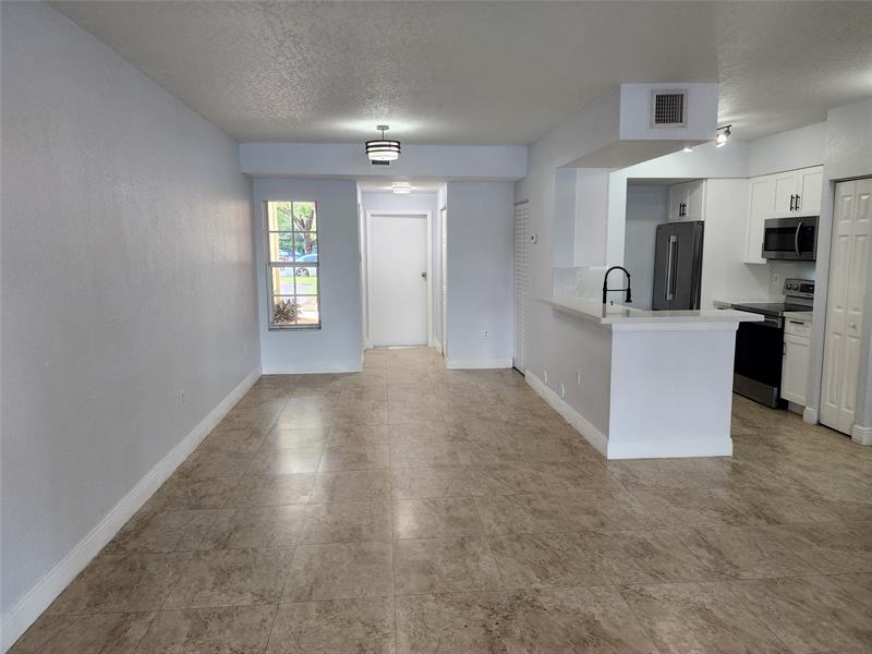 Image 9 of 52 For 2549 Centergate Drive  102