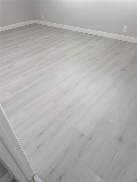 Image 4 of 11 For 5881 16th Pl  221