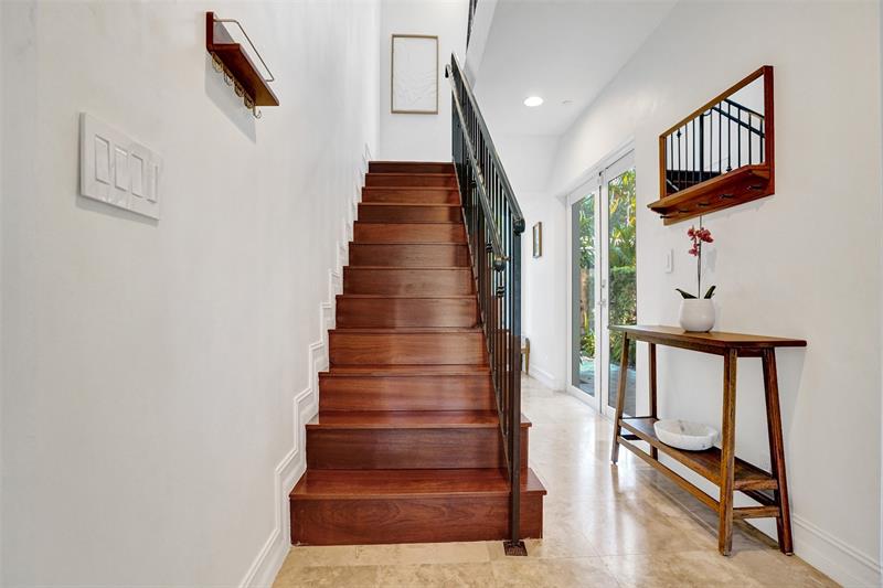 Image 4 of 39 For 1110 17th Way